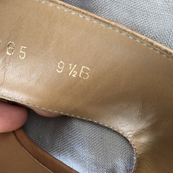 Salvatore Ferragamo nude heels with gold detail, size 9.5 - Picture 7 of 8